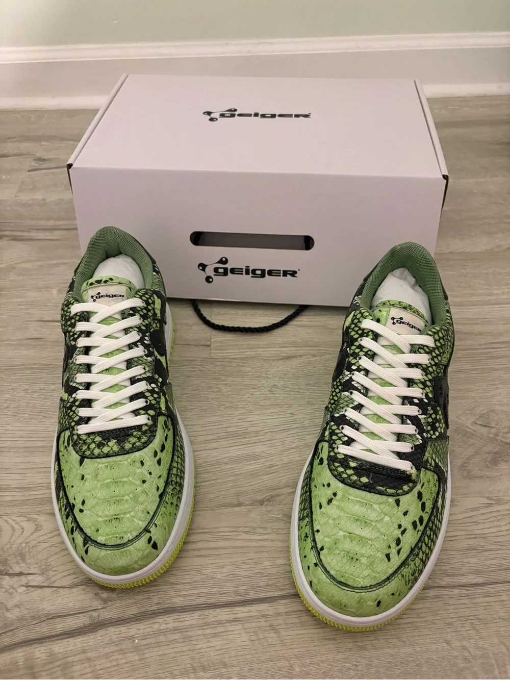 Geiger Men’s Neon Green Snake-Print Sneakers